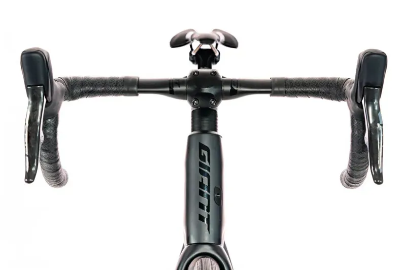 2020 Giant Defy Advanced Pro 0 Red Carbon Road Bike in Grey